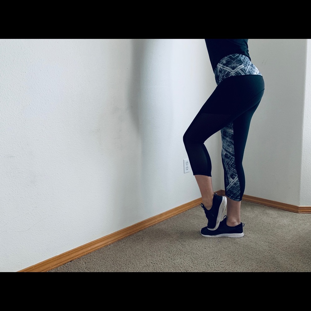 Lululemon Athletica white/ black Capri leggings - Picture 3 of 10